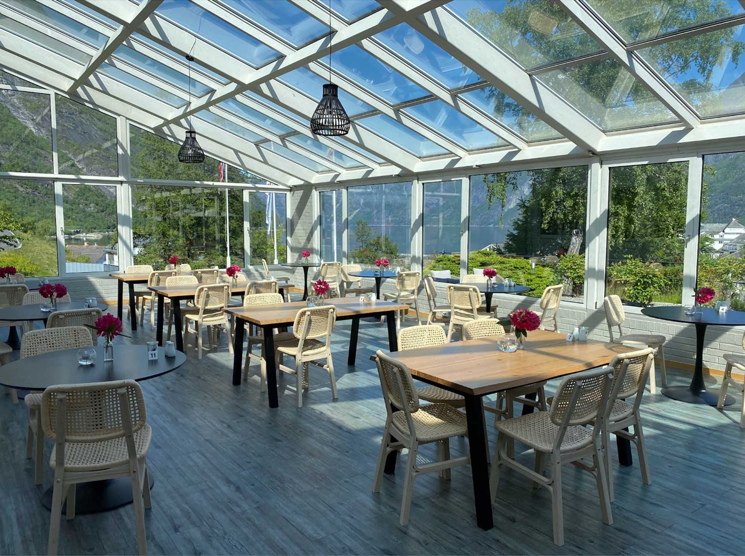 Glassrommet på Knaus med utsikt over Eidfjord